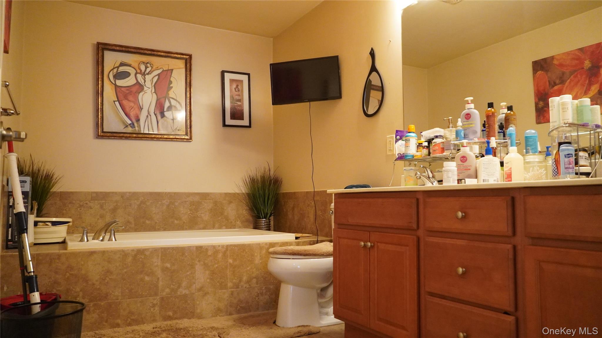 1402 Hawthorn Way Out of NYC New Windsor, NY 12553