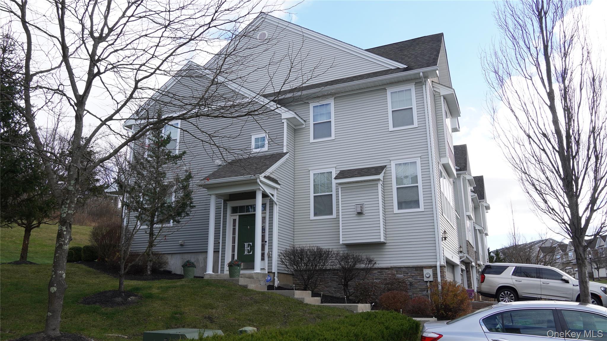 1402 Hawthorn Way Out of NYC New Windsor, NY 12553