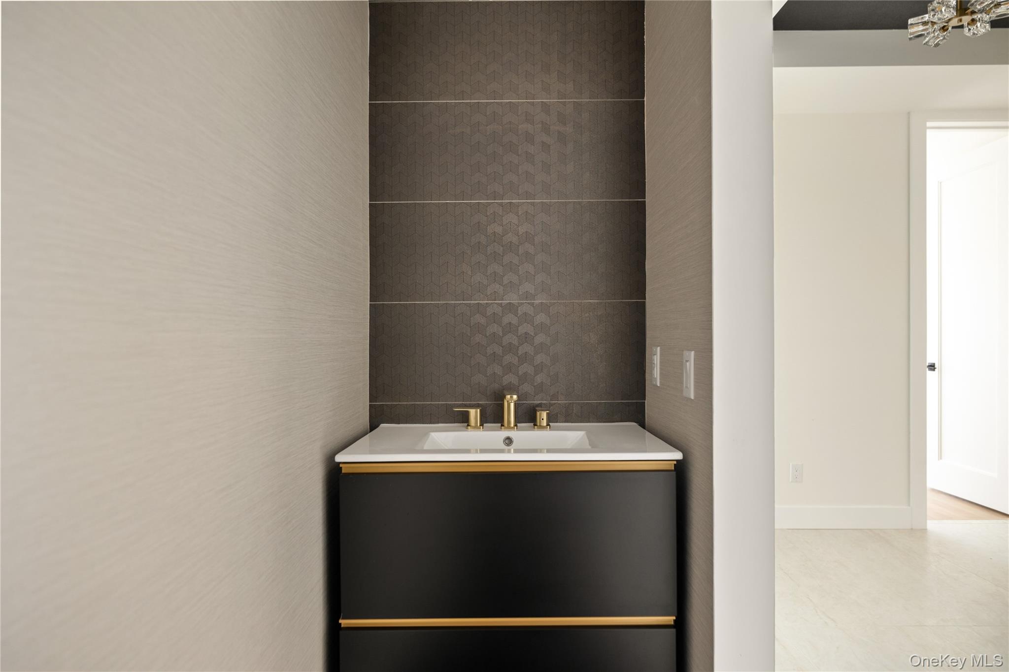 5 Valley Way 220 Out of NYC Spring Valley, NY 10977