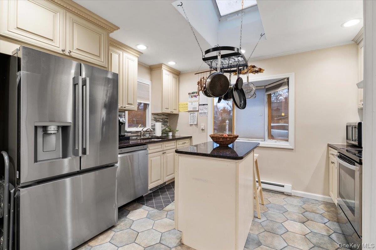 670 Mason Street Westbury Westbury, NY 11590