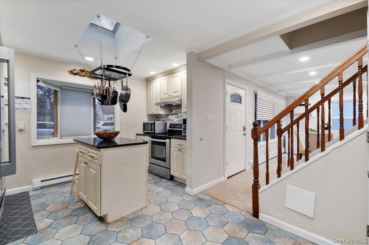 670 Mason Street Westbury Westbury, NY 11590