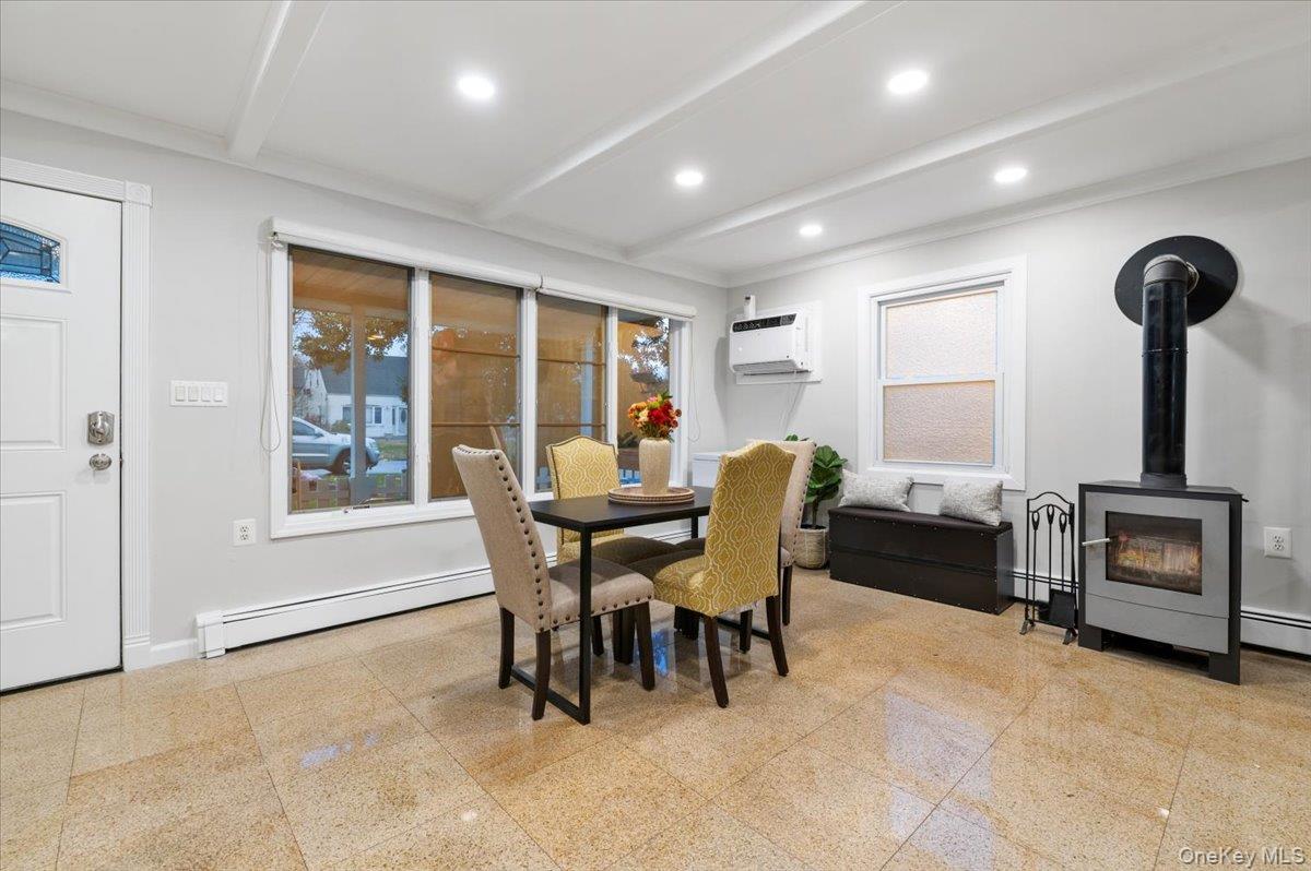 670 Mason Street Westbury Westbury, NY 11590