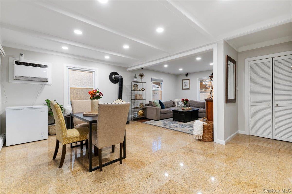 670 Mason Street Westbury Westbury, NY 11590