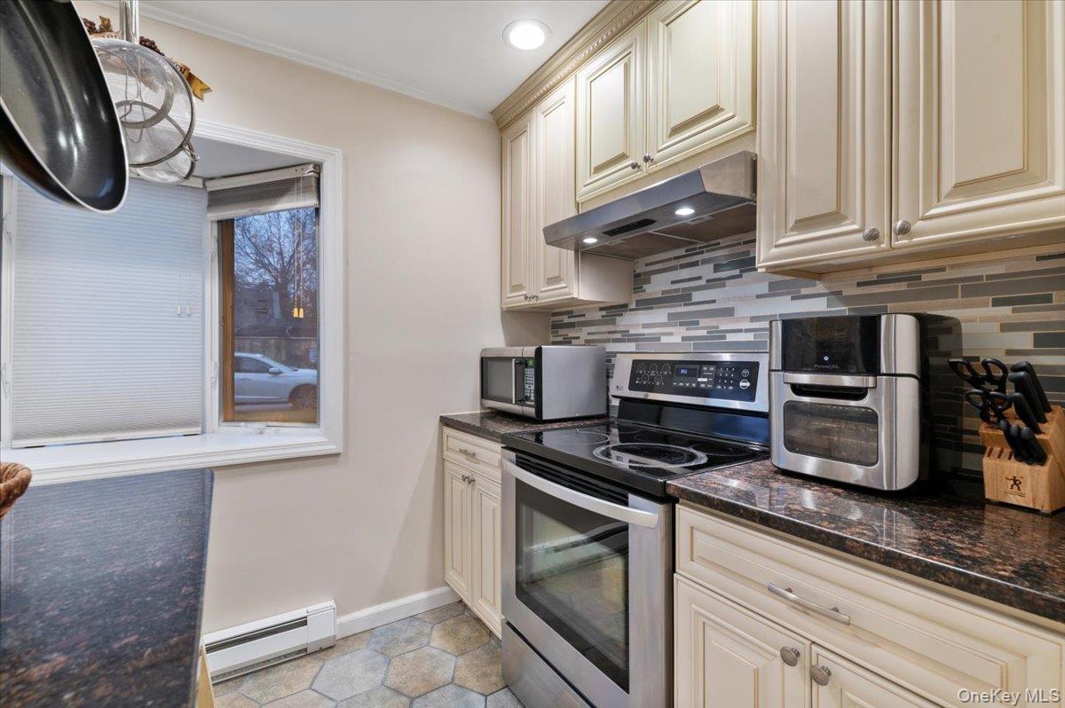 670 Mason Street Westbury Westbury, NY 11590