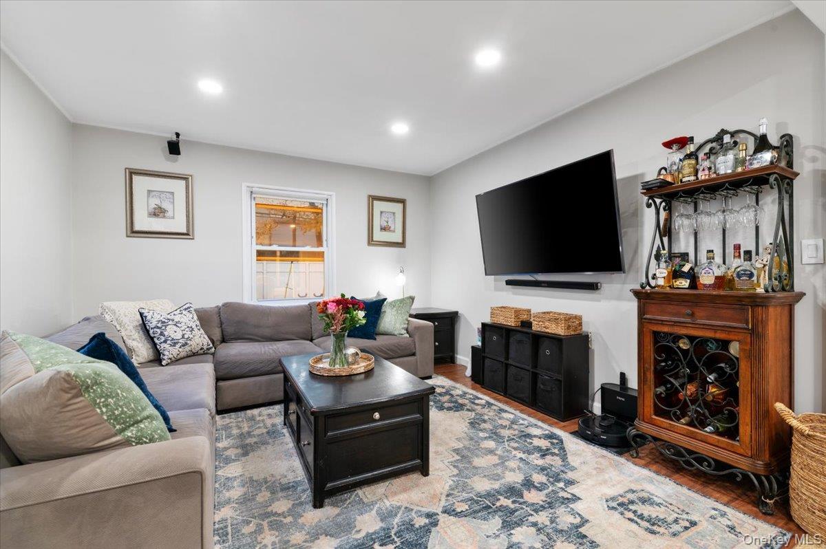 670 Mason Street Westbury Westbury, NY 11590