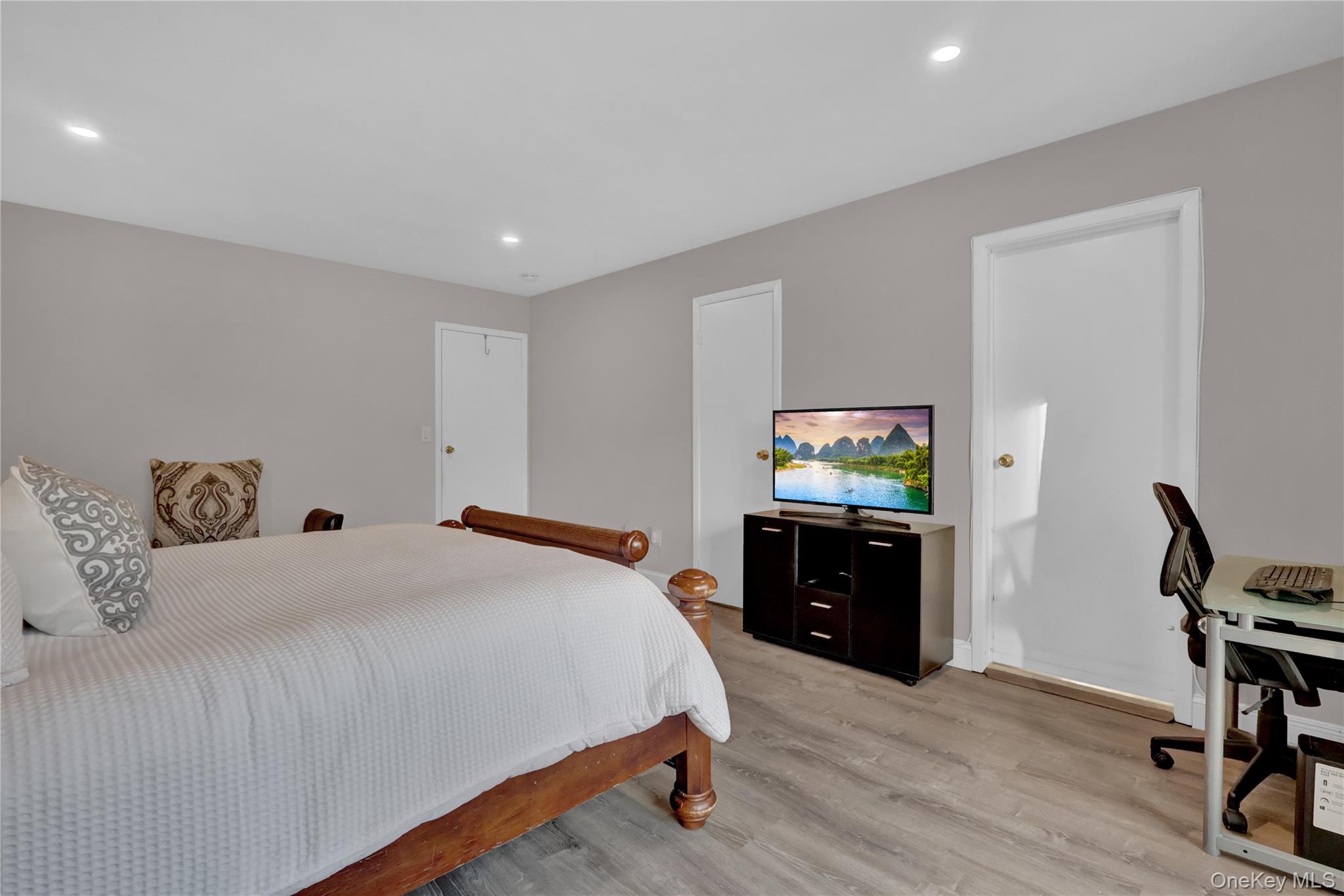 248 Pond View Lane Smithtown Smithtown, NY 11787