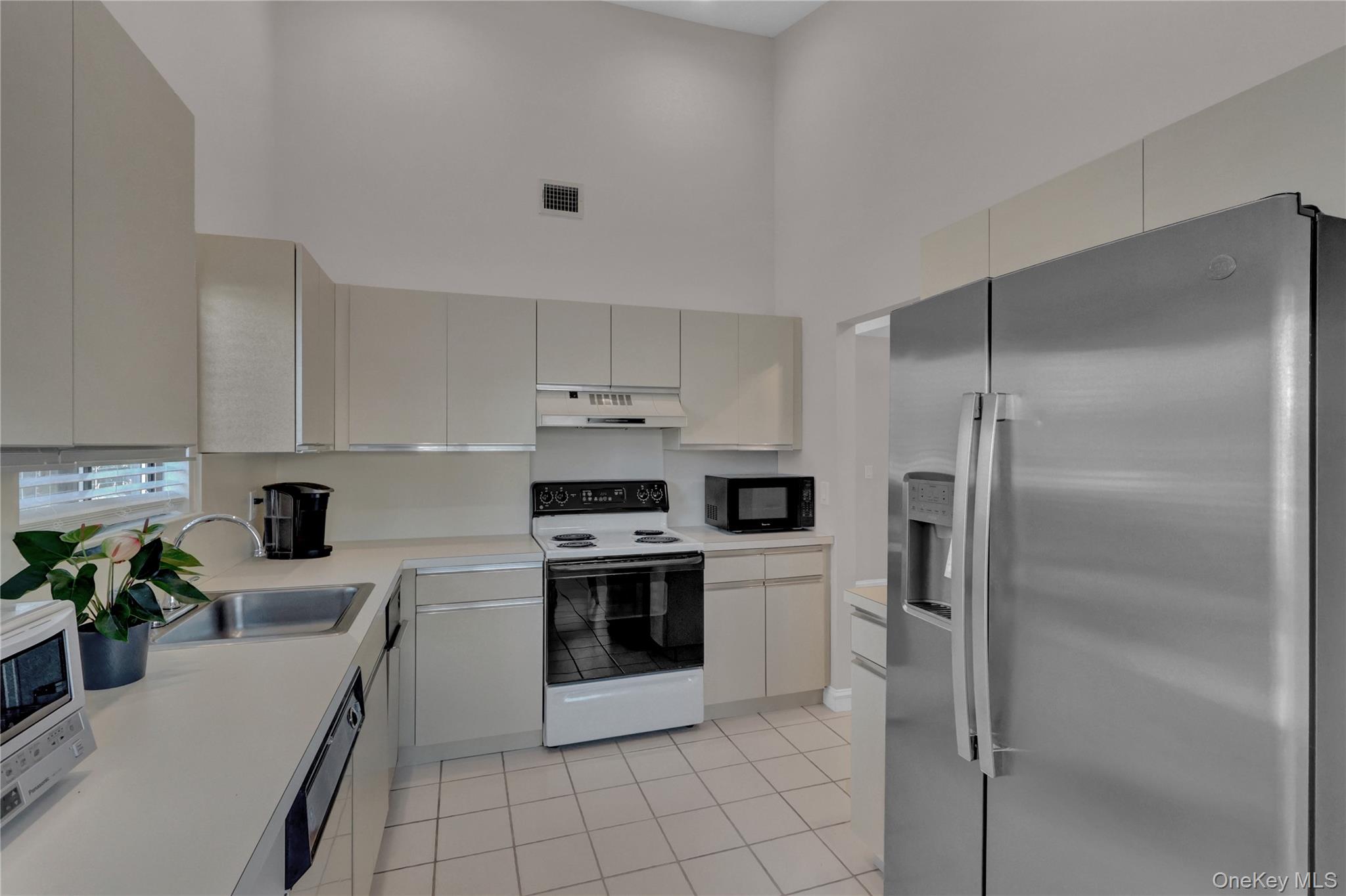 248 Pond View Lane Smithtown Smithtown, NY 11787