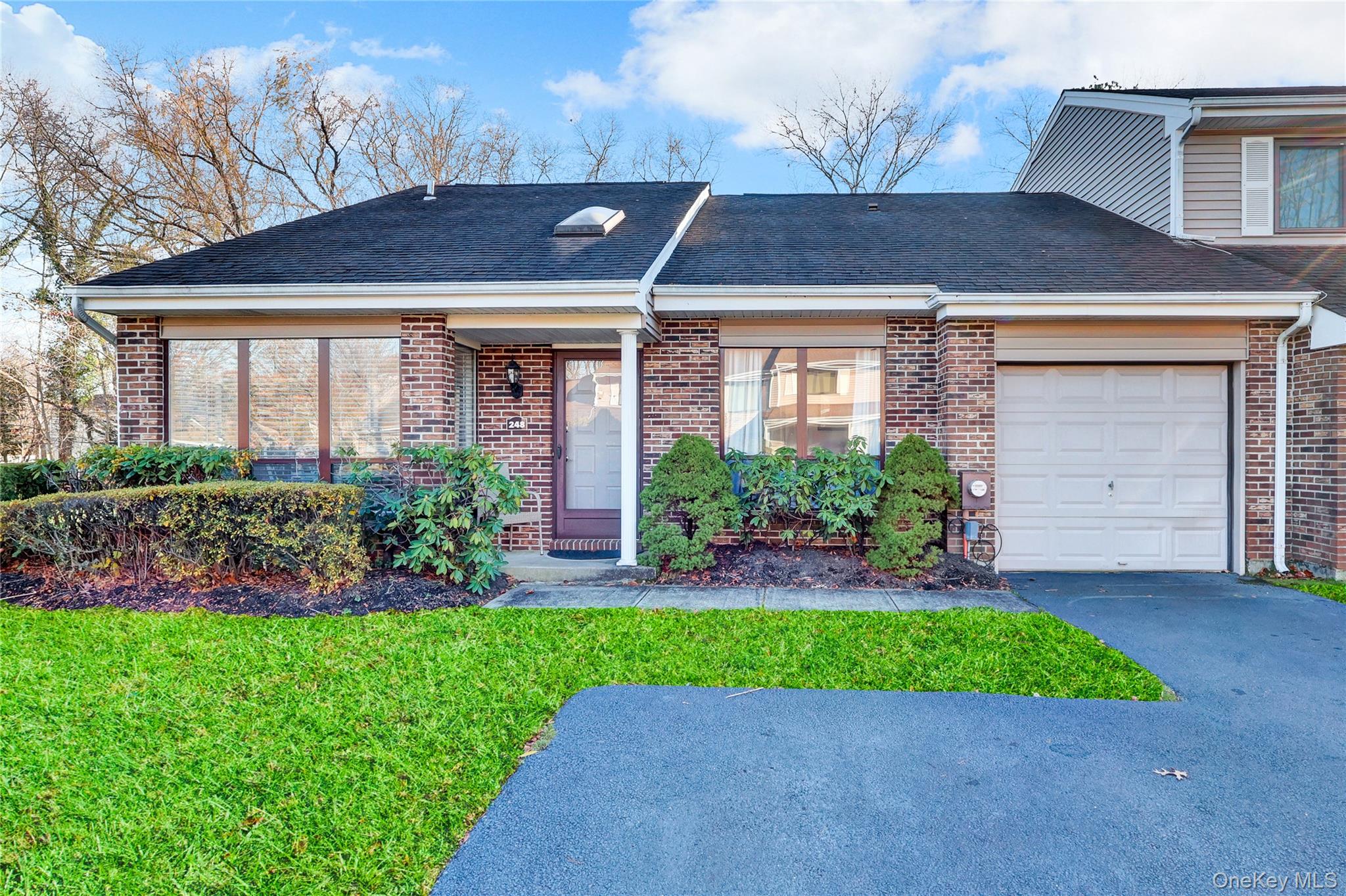 248 Pond View Lane Smithtown Smithtown, NY 11787