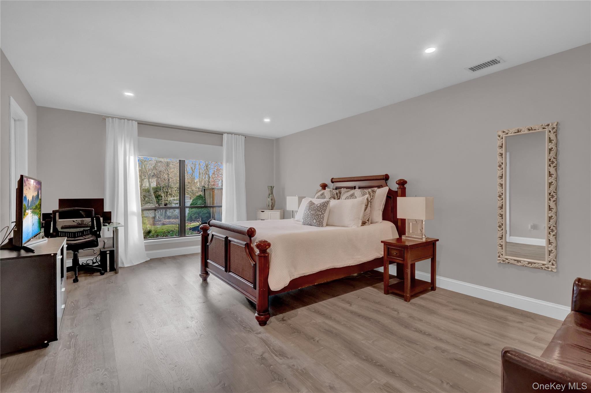 248 Pond View Lane Smithtown Smithtown, NY 11787