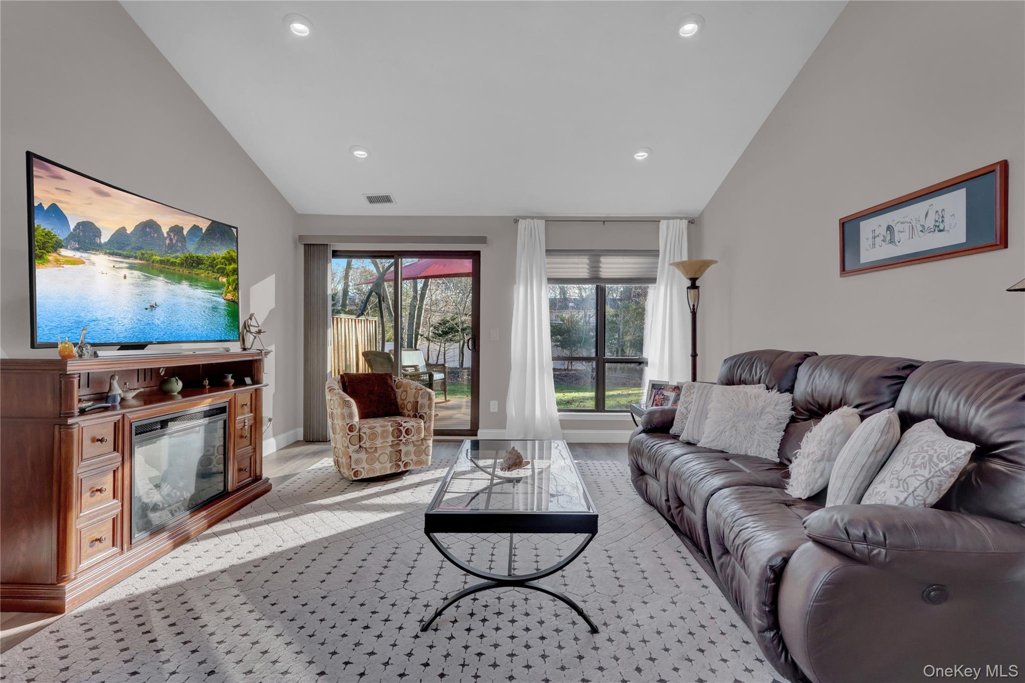 248 Pond View Lane Smithtown Smithtown, NY 11787