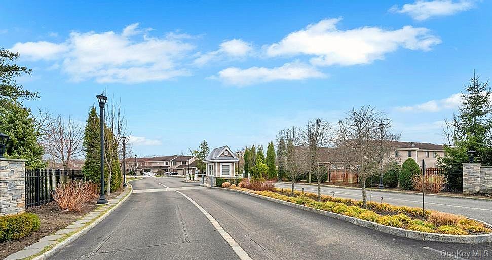 248 Pond View Lane Smithtown Smithtown, NY 11787