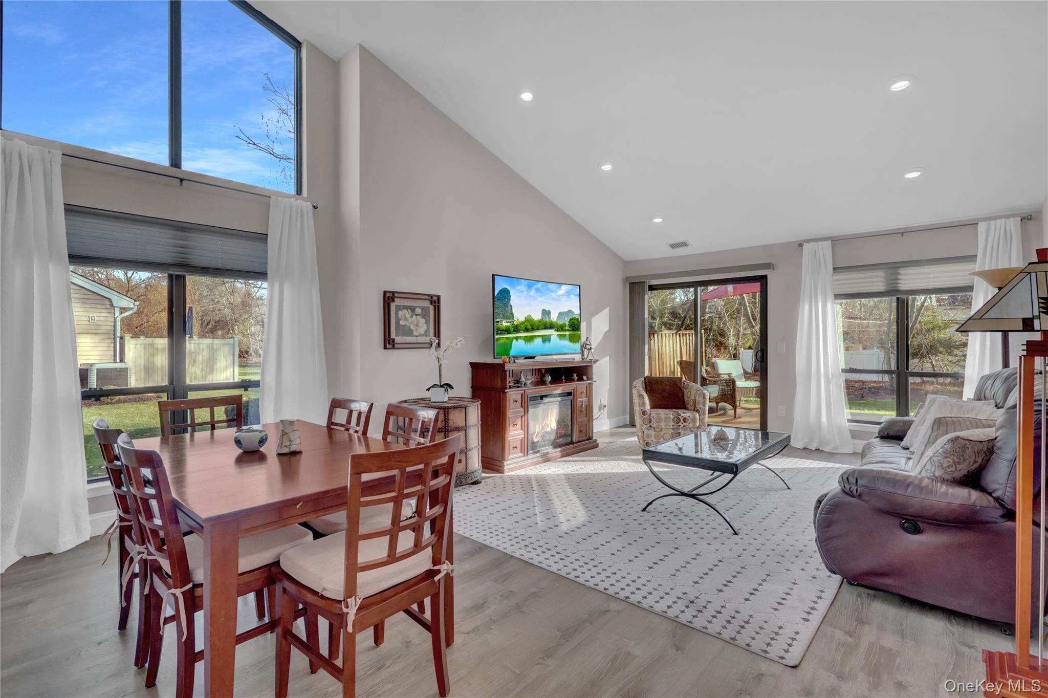 248 Pond View Lane Smithtown Smithtown, NY 11787