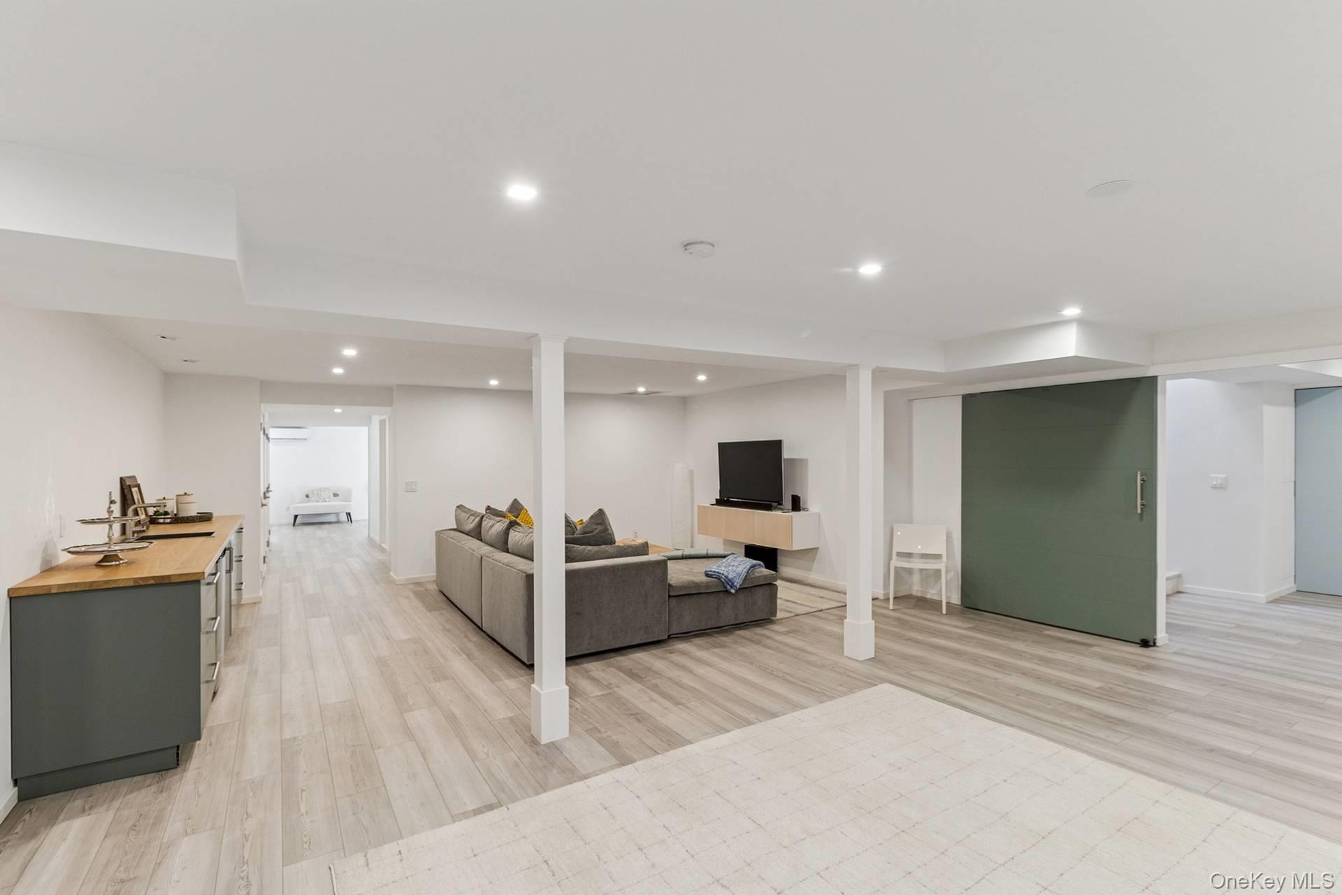 56 North Woods Lane East Hampton East Hampton, NY 11937