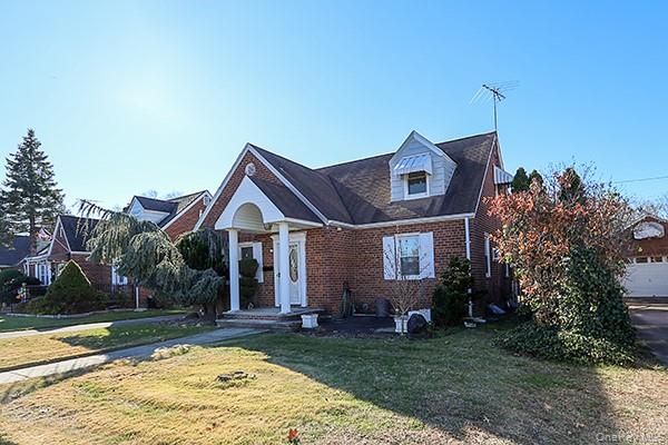 665 FOCH Boulevard Williston Park Williston Park, NY 11596