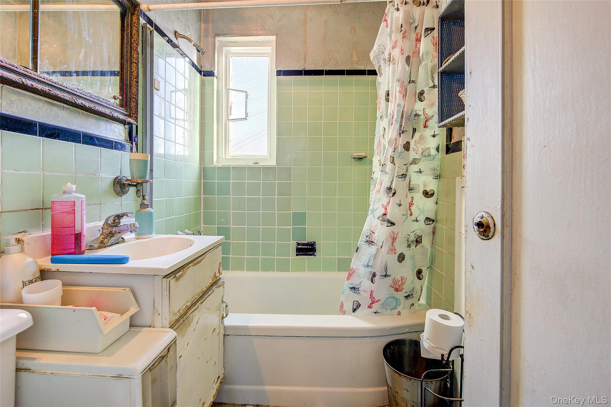 216-76 68TH Avenue 26-119 Oakland Gardens Oakland Gardens, NY 11364