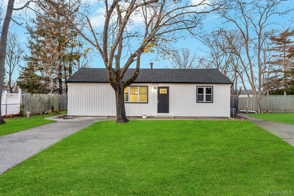 27 Ash Street Central Islip Central Islip, NY 11722