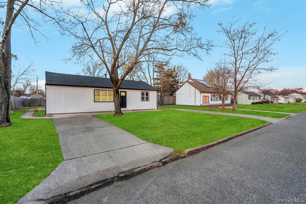 27 Ash Street Central Islip Central Islip, NY 11722
