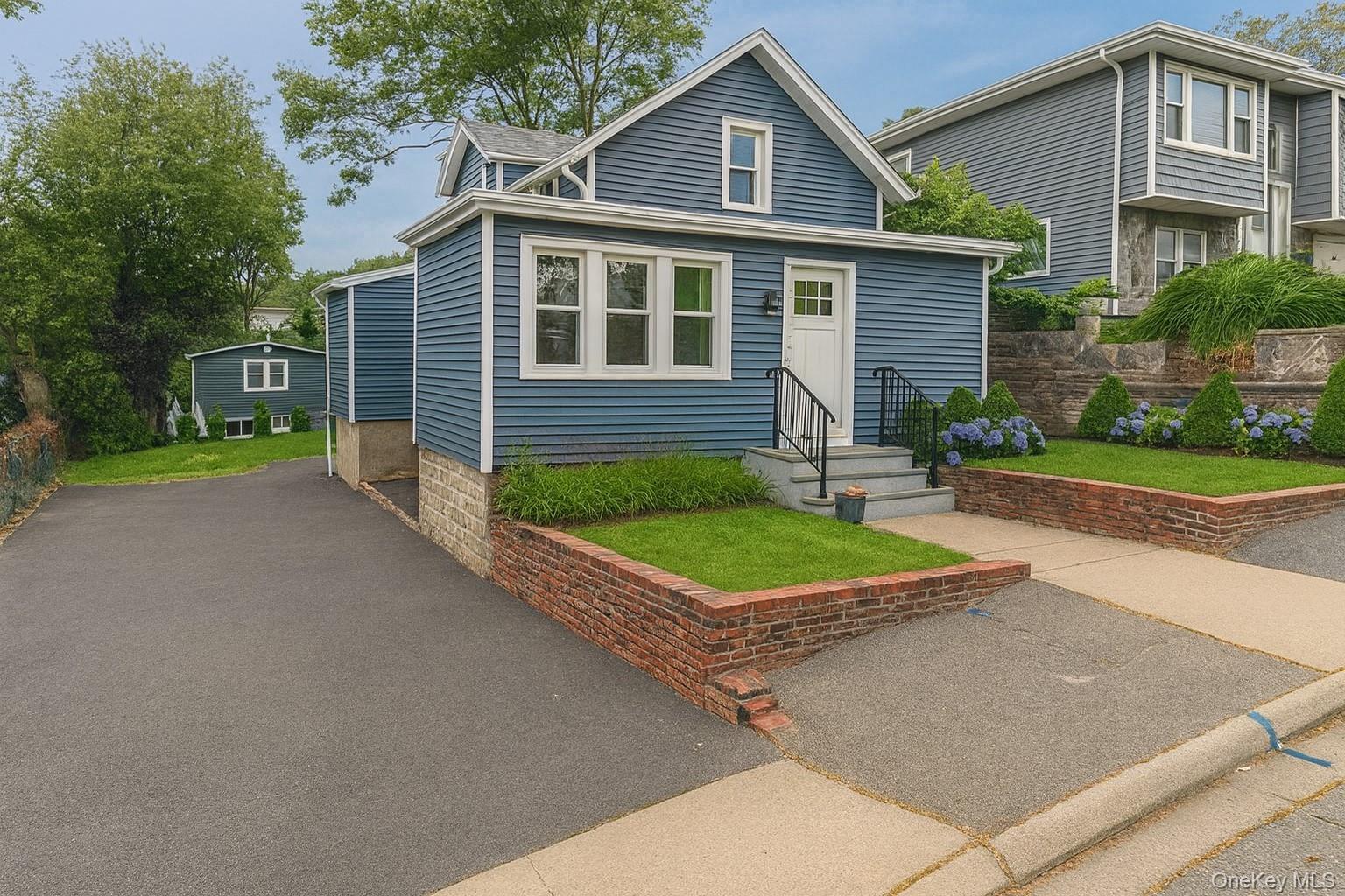 14 Maple Street Glenwood Landing Glenwood Landing, NY 11547