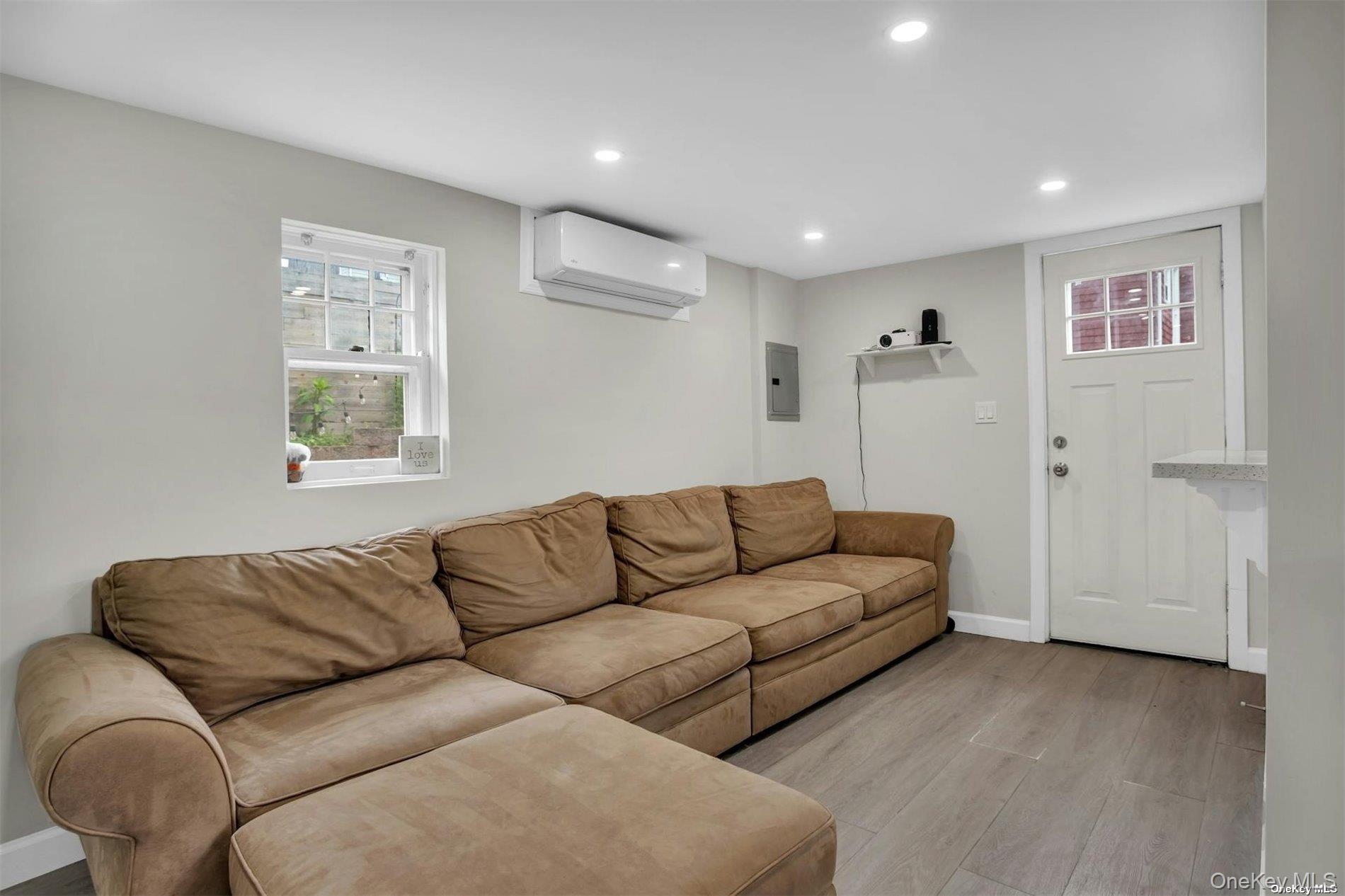 14 Maple Street Glenwood Landing Glenwood Landing, NY 11547