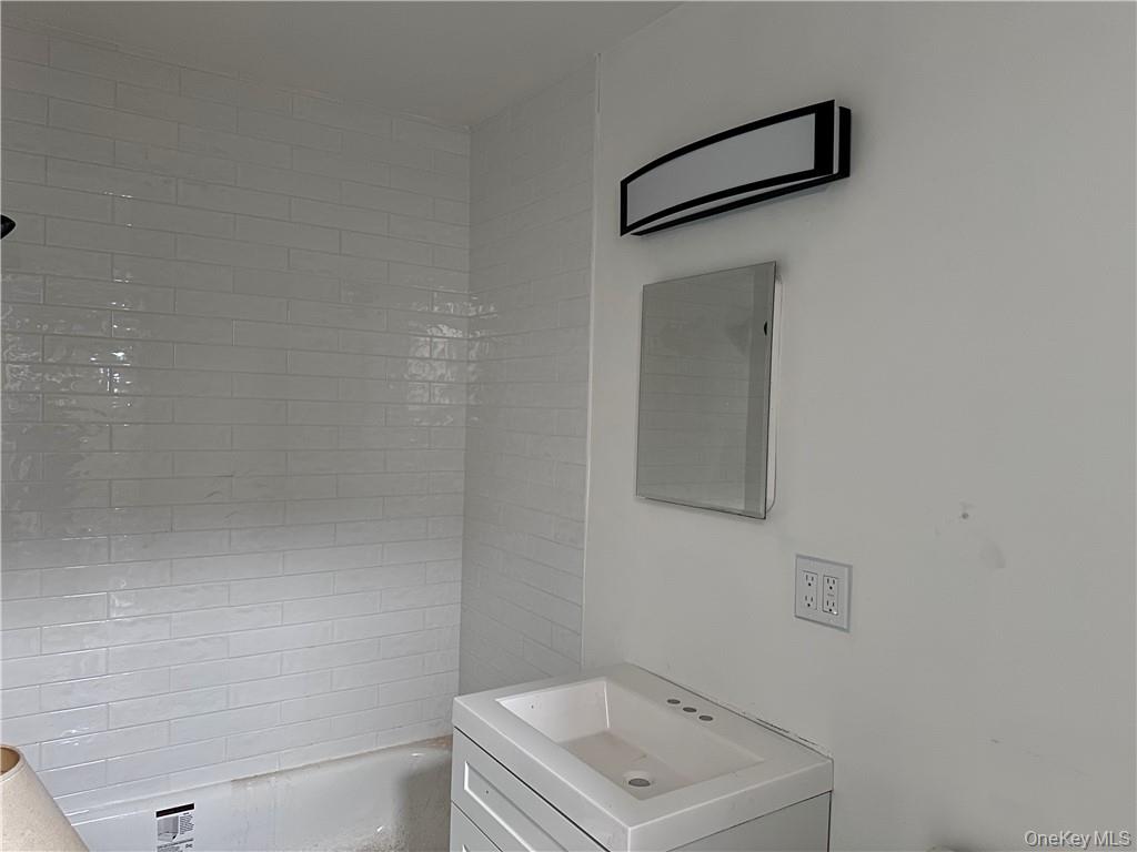 60 Trafalgar Road 1 Out of NYC New Windsor, NY 12553