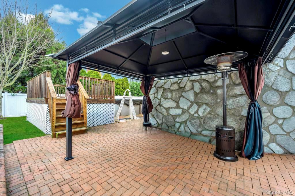 277 Clocks Boulevard East Massapequa, NY 11758