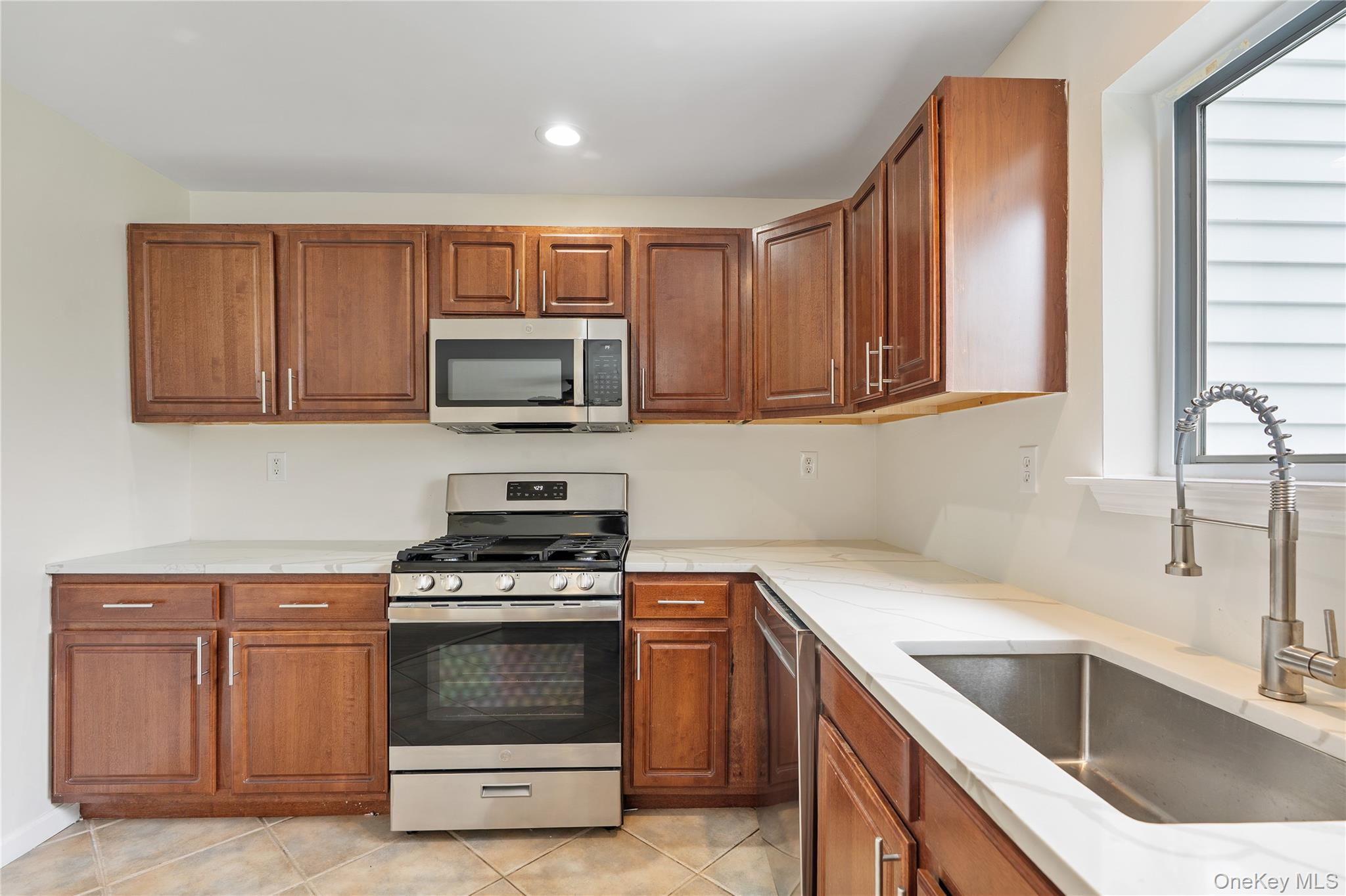 221 Tamerisk Lane Out of NYC New Windsor, NY 12553