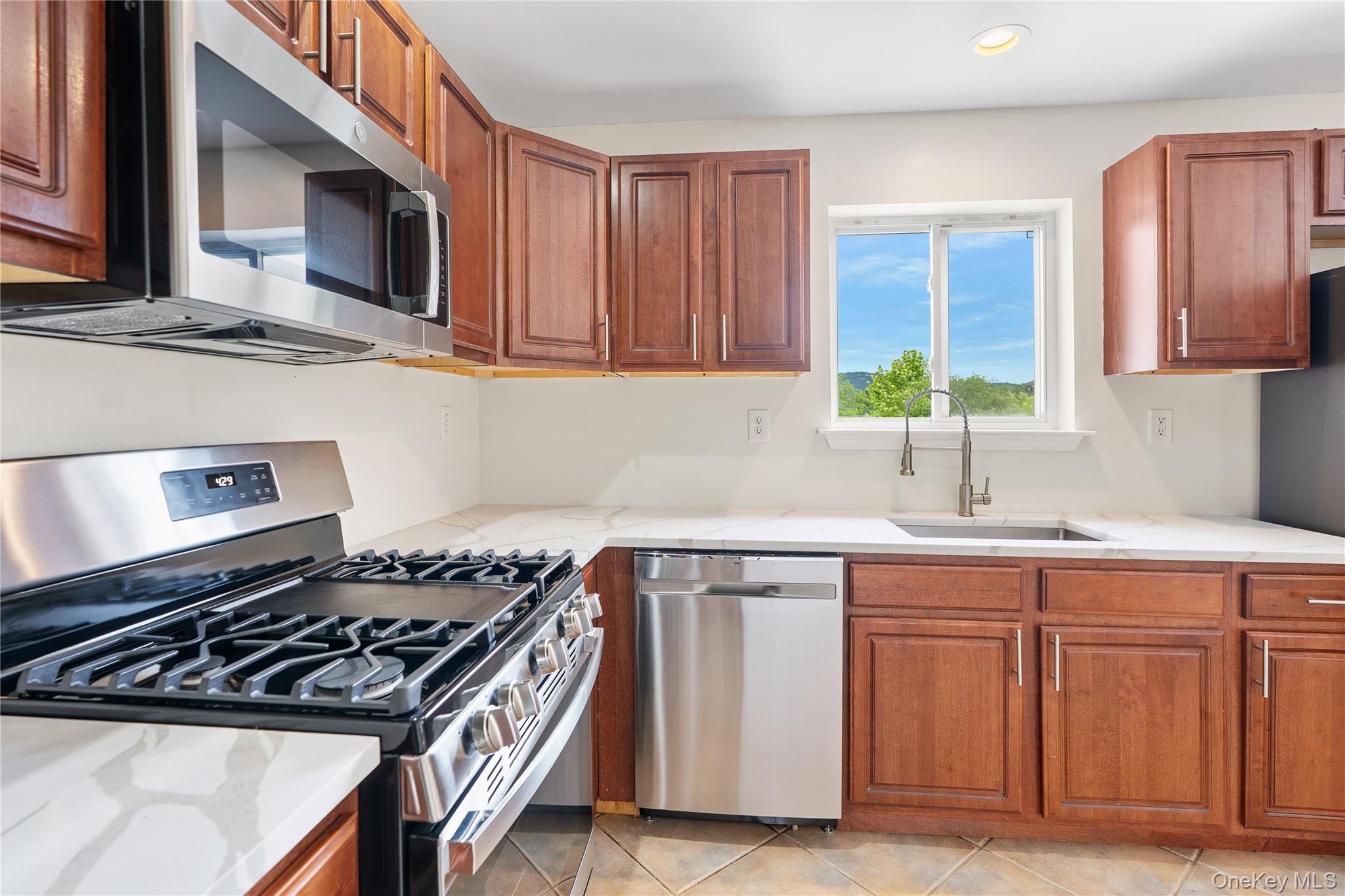 221 Tamerisk Lane Out of NYC New Windsor, NY 12553