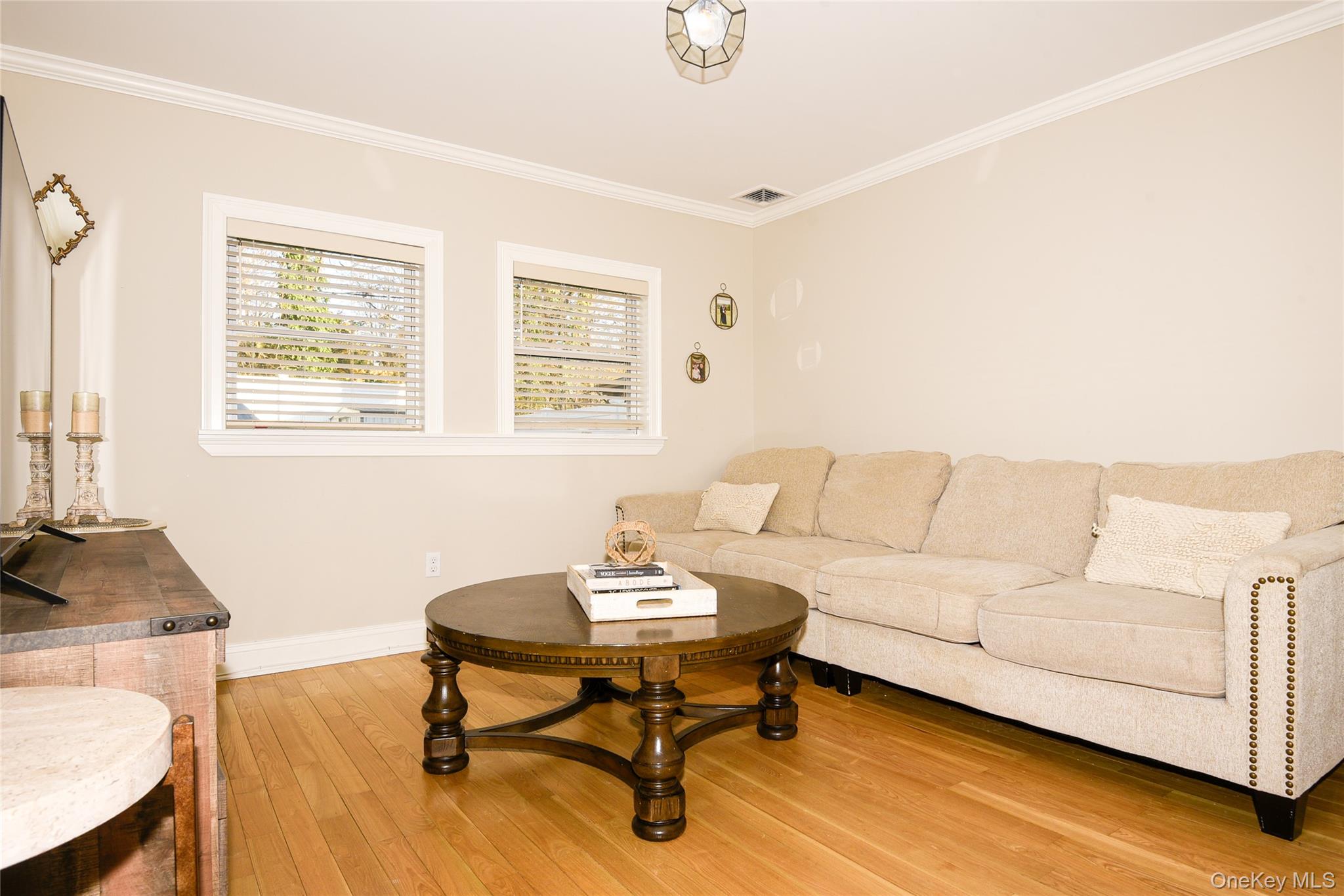 181 Friends Lane Westbury Westbury, NY 11590