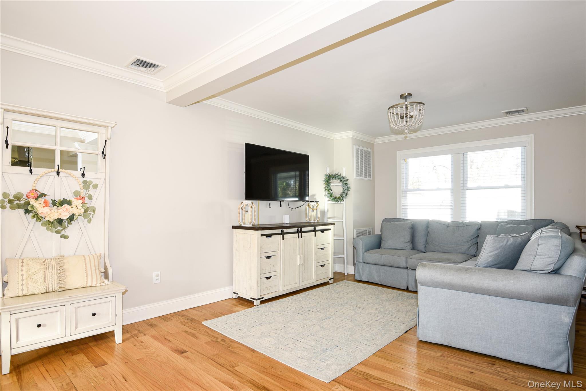 181 Friends Lane Westbury Westbury, NY 11590