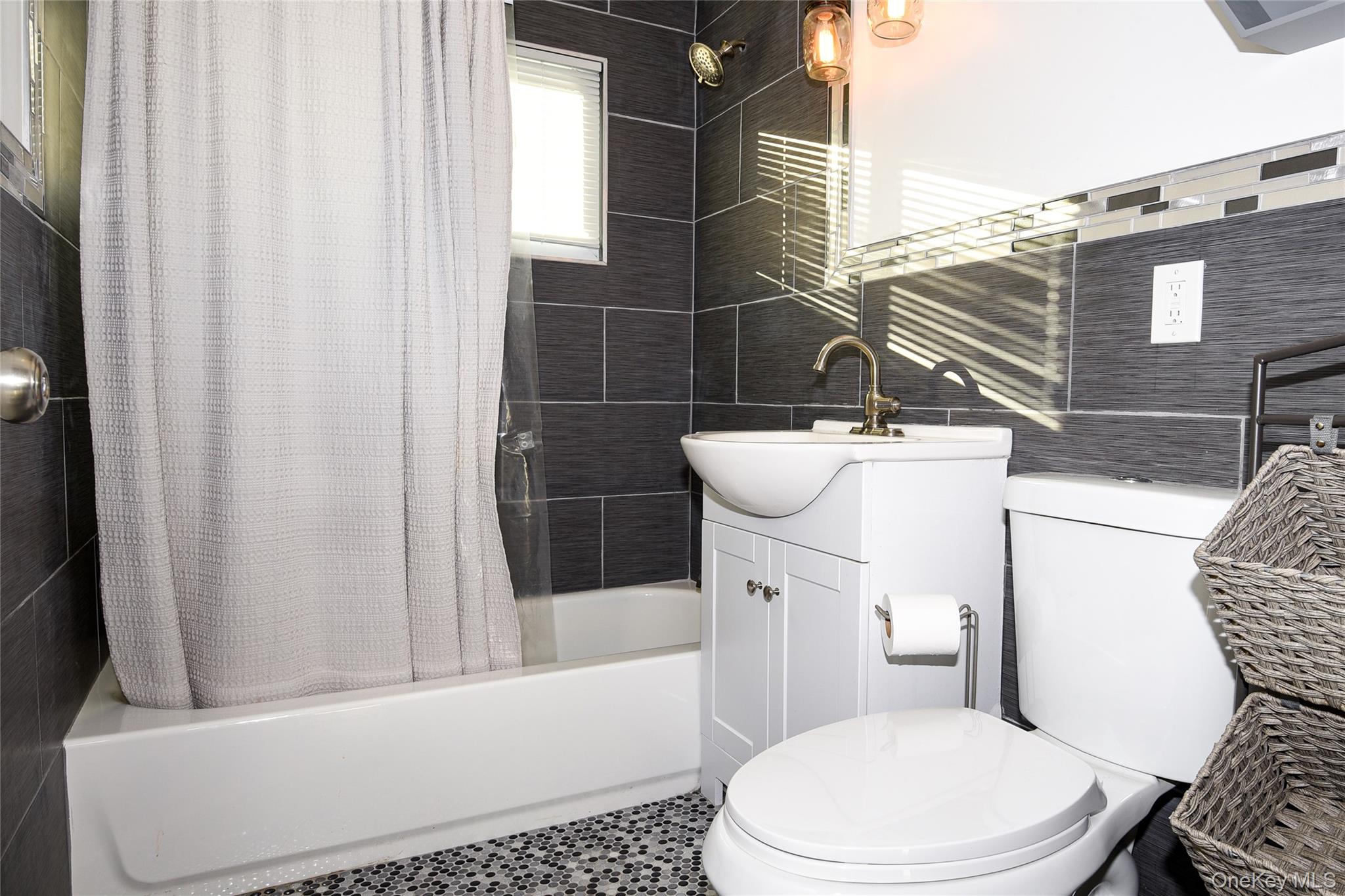 181 Friends Lane Westbury Westbury, NY 11590