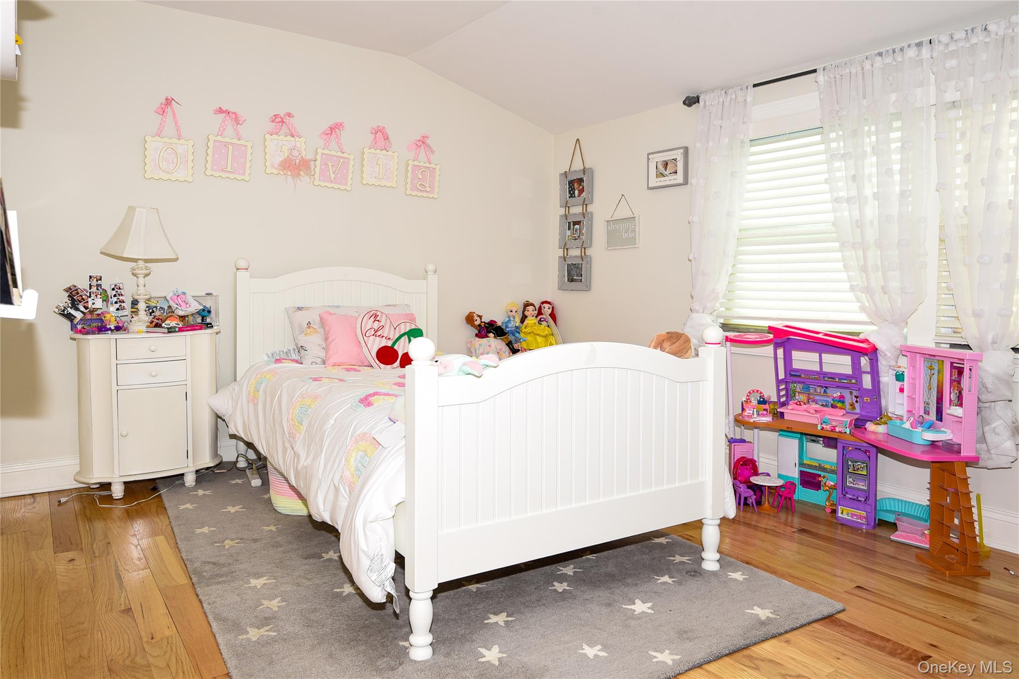 181 Friends Lane Westbury Westbury, NY 11590