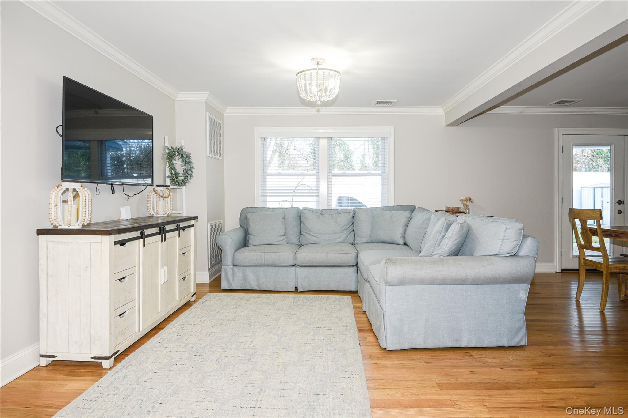 181 Friends Lane Westbury Westbury, NY 11590