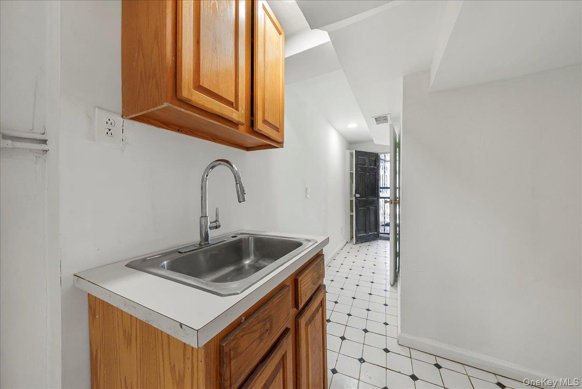 4309 Edson Avenue Bronx, NY 10466