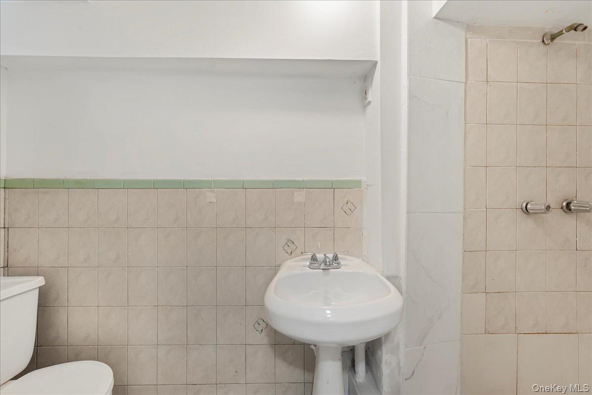 4309 Edson Avenue Bronx, NY 10466