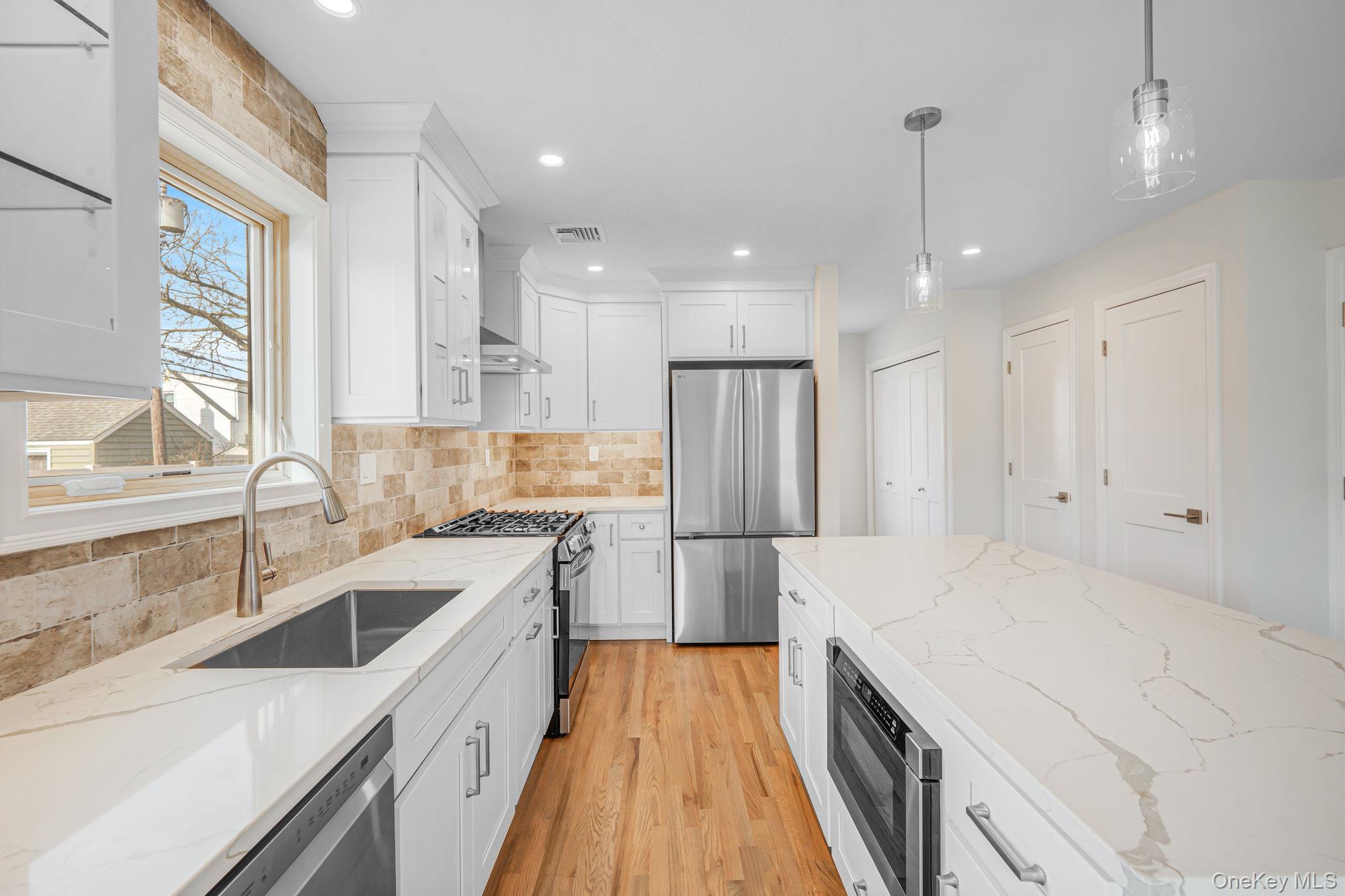 115 Riviera Parkway Lindenhurst Lindenhurst, NY 11757