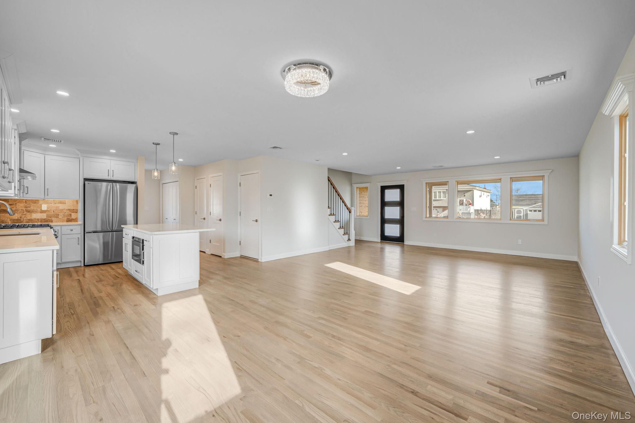 115 Riviera Parkway Lindenhurst Lindenhurst, NY 11757