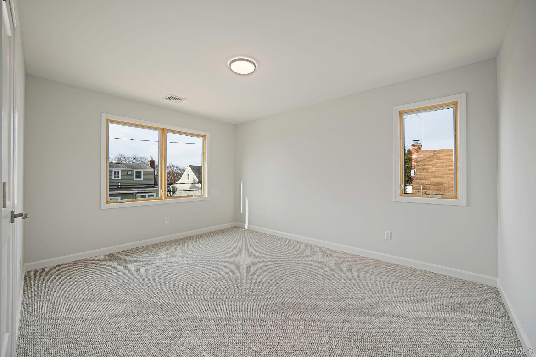 115 Riviera Parkway Lindenhurst Lindenhurst, NY 11757