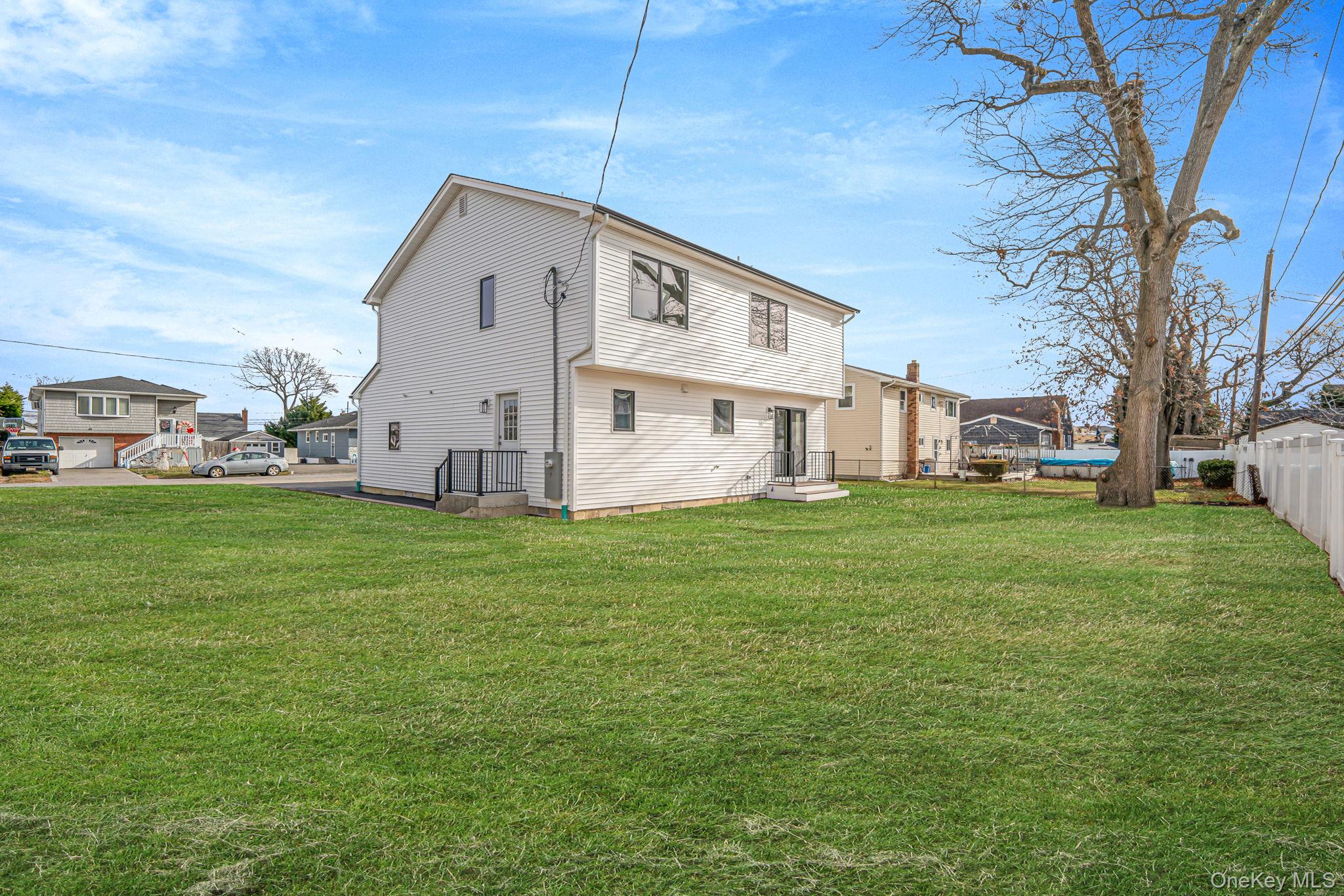 115 Riviera Parkway Lindenhurst Lindenhurst, NY 11757