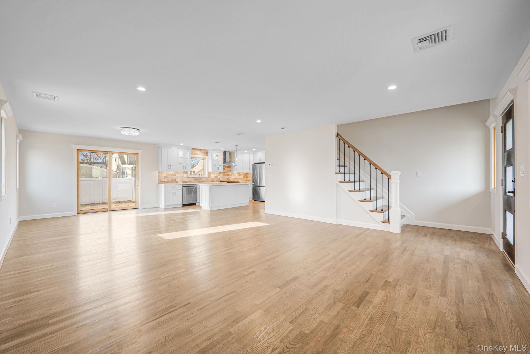 115 Riviera Parkway Lindenhurst Lindenhurst, NY 11757