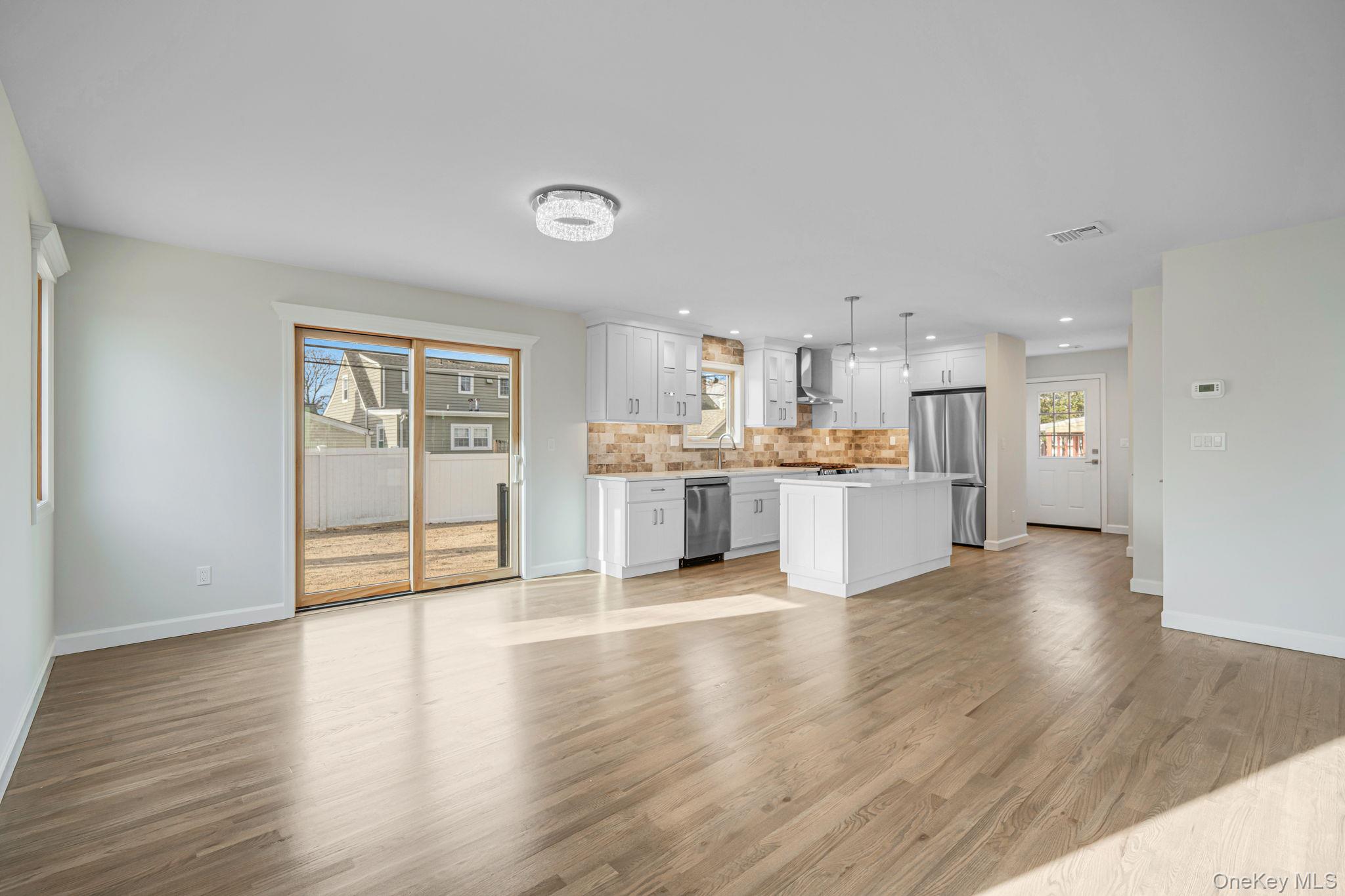 115 Riviera Parkway Lindenhurst Lindenhurst, NY 11757