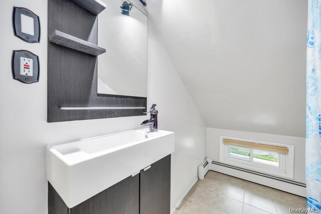 46 Hardy Lane Westbury Westbury, NY 11590