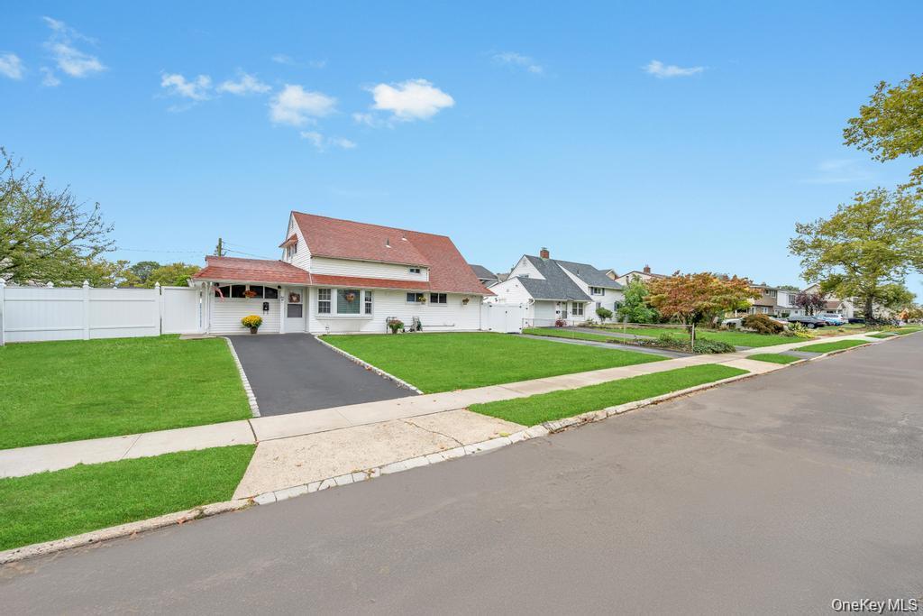 46 Hardy Lane Westbury Westbury, NY 11590