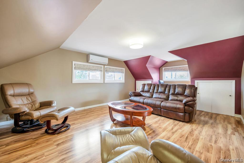 46 Hardy Lane Westbury Westbury, NY 11590