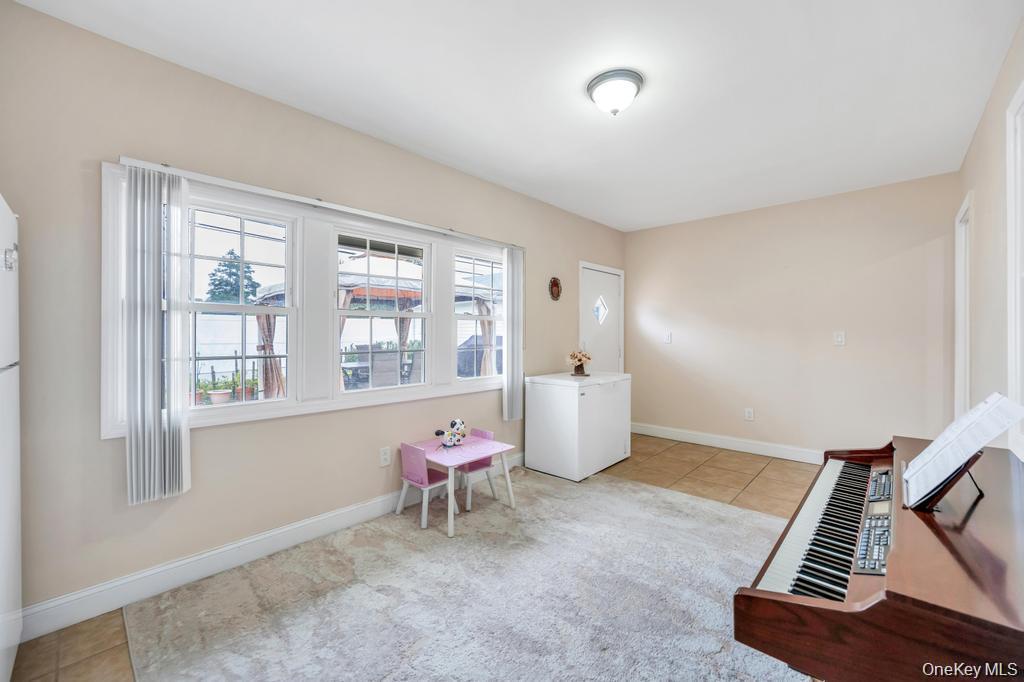 46 Hardy Lane Westbury Westbury, NY 11590