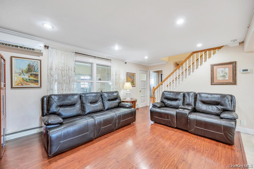 46 Hardy Lane Westbury Westbury, NY 11590