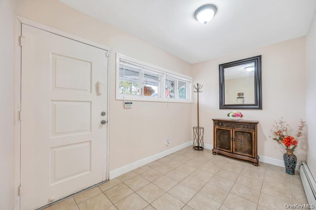 46 Hardy Lane Westbury Westbury, NY 11590