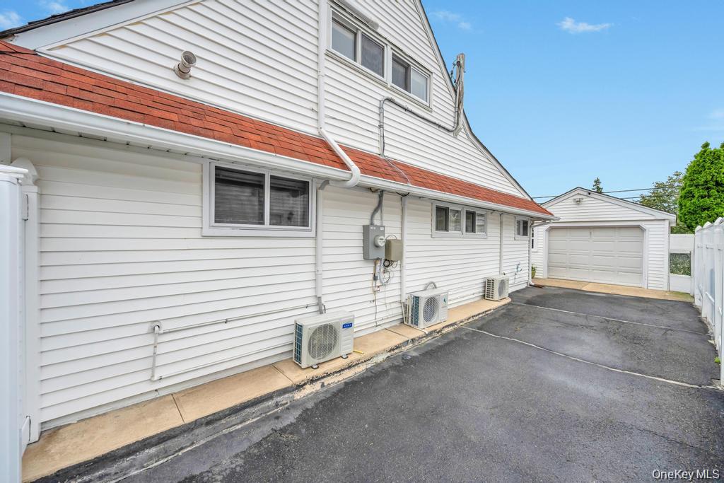 46 Hardy Lane Westbury Westbury, NY 11590