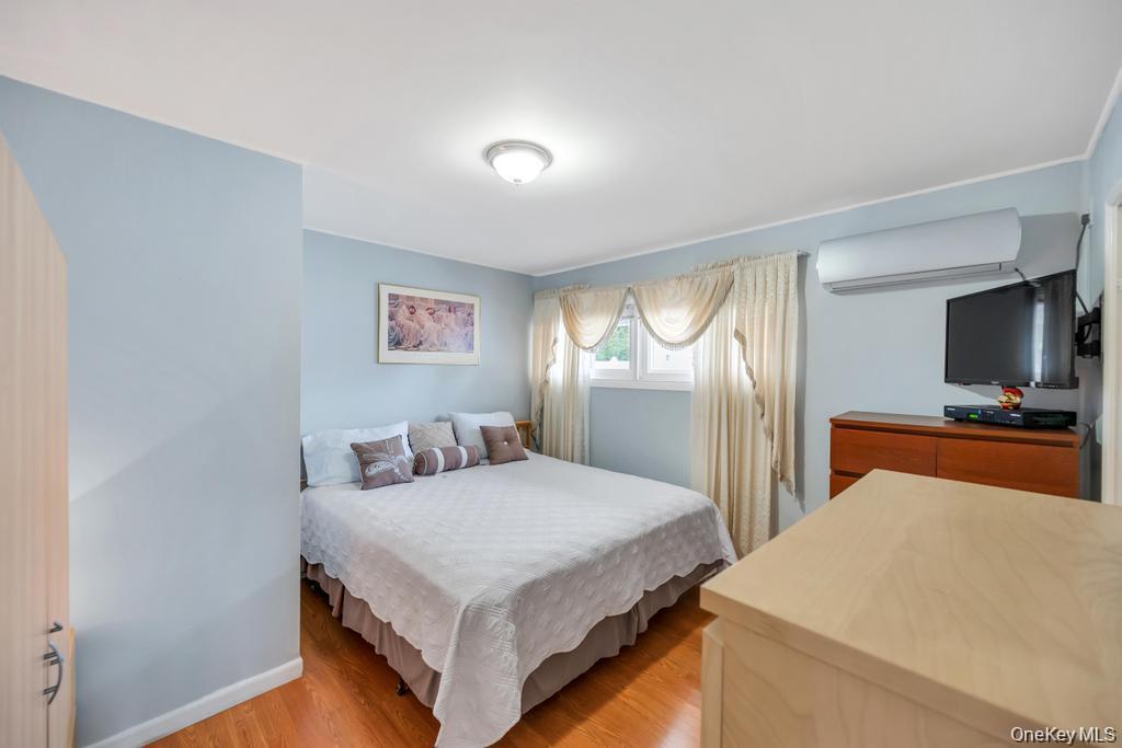 46 Hardy Lane Westbury Westbury, NY 11590