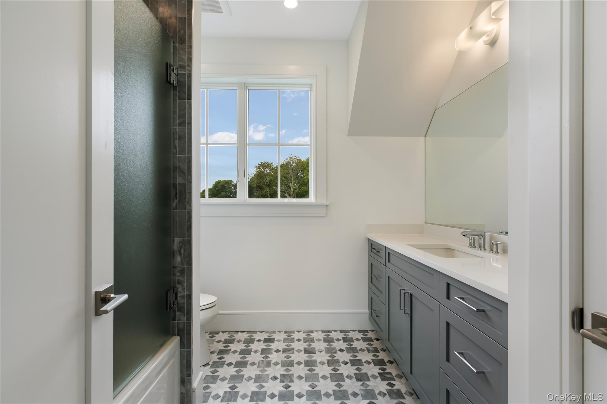 17 Happy Lane Westhampton Beach Westhampton Beach, NY 11978