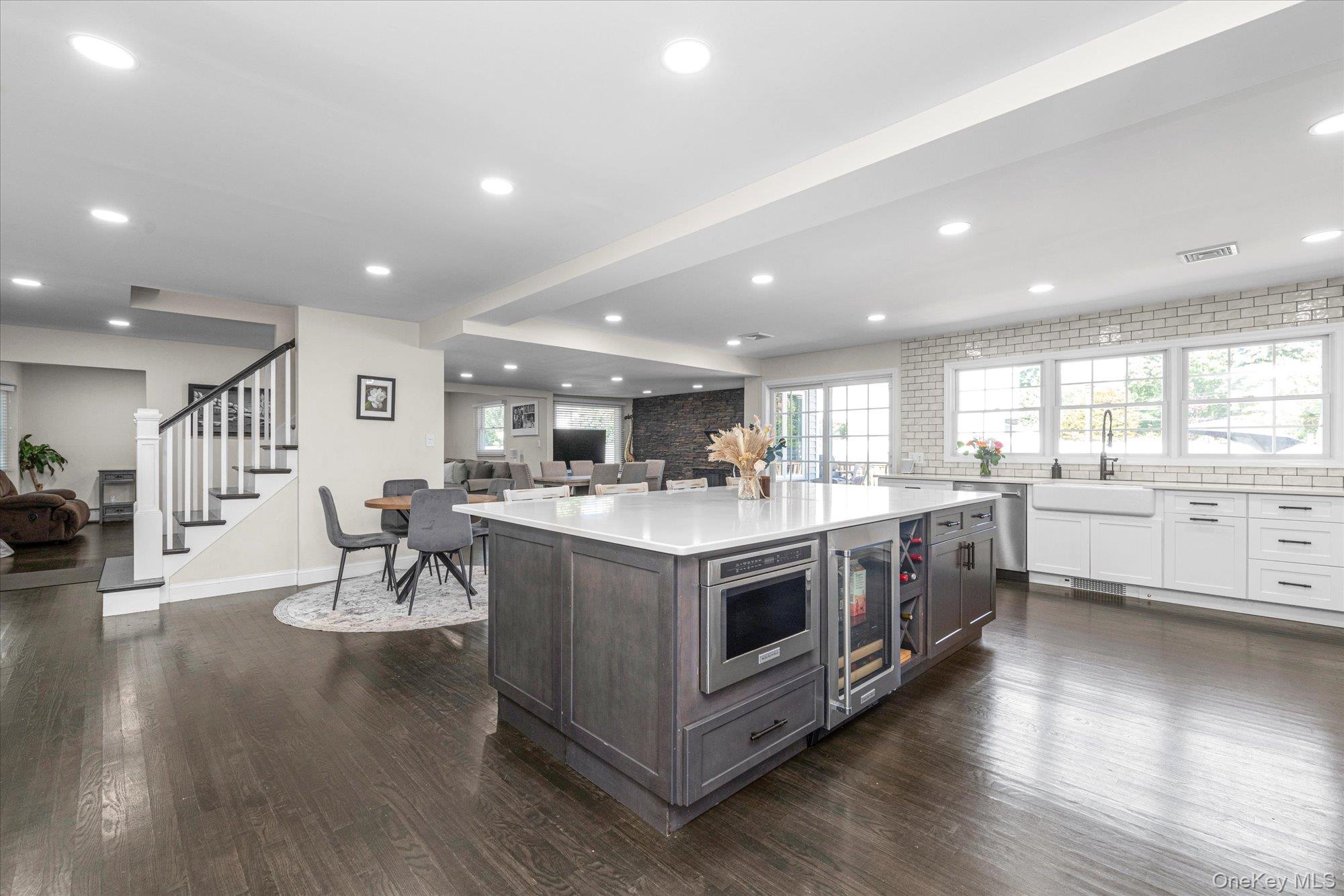 702 10th Avenue East Northport, NY 11731